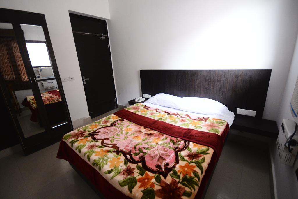 Hotel Mehra Inn Amritsar Room photo