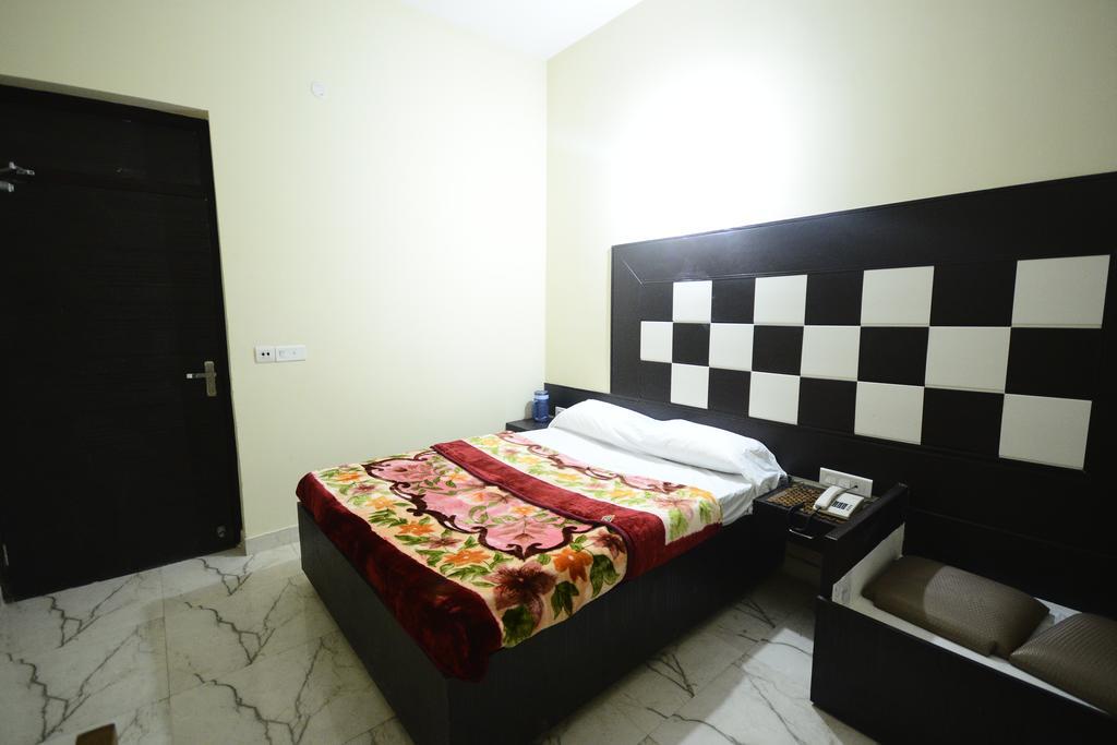 Hotel Mehra Inn Amritsar Exterior photo