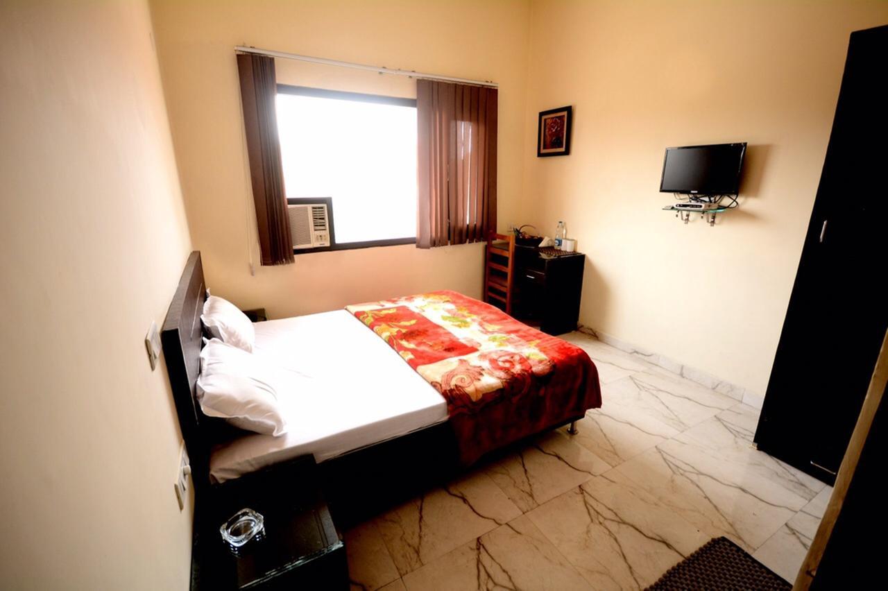 Hotel Mehra Inn Amritsar Exterior photo